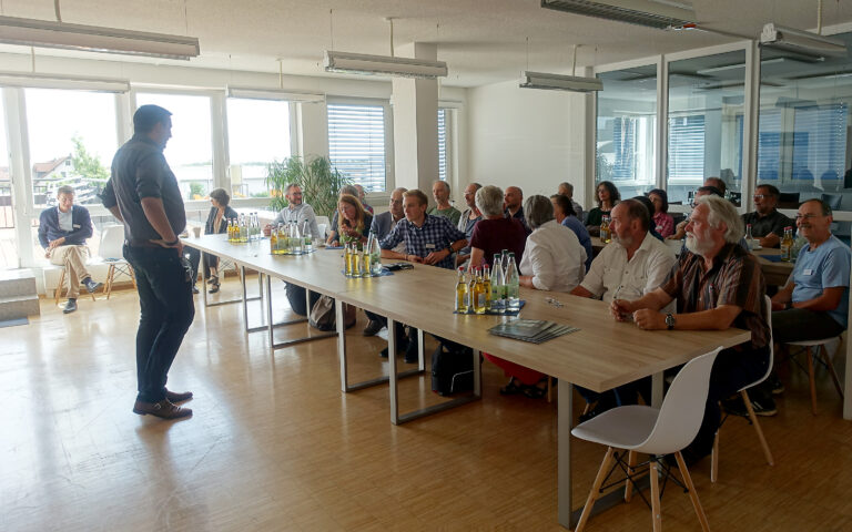 Neue Energiespeichertechnologie – Mit Uwe Kekeritz zu Besuch bei CMBlu